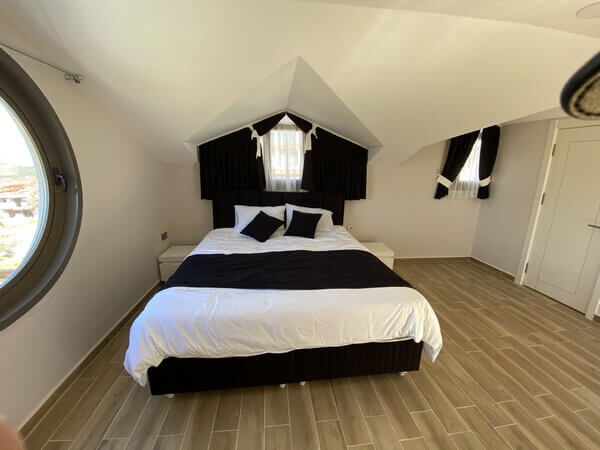 Black-Bedroom-8-600.jpg